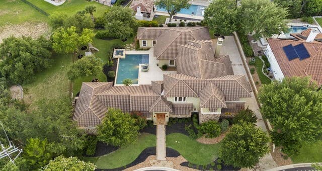 5-bedroom rental at 7 Kings Tower in San Antonio, TX — photo 1