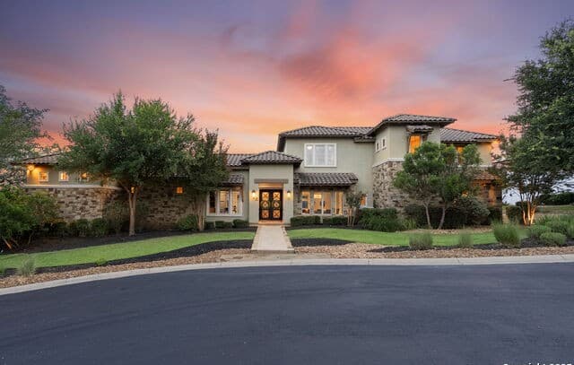 5-bedroom rental at 7 Kings Tower in San Antonio, TX — photo 2