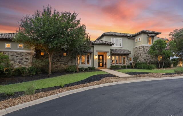 5-bedroom rental at 7 Kings Tower in San Antonio, TX — photo 3