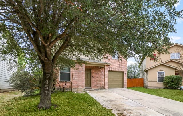 5-bedroom rental at 7451 Circle Farm in San Antonio, TX — photo 3
