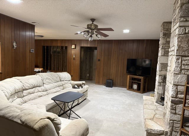 6-bedroom rental at 167 Riverwood in Boerne, TX — photo 4