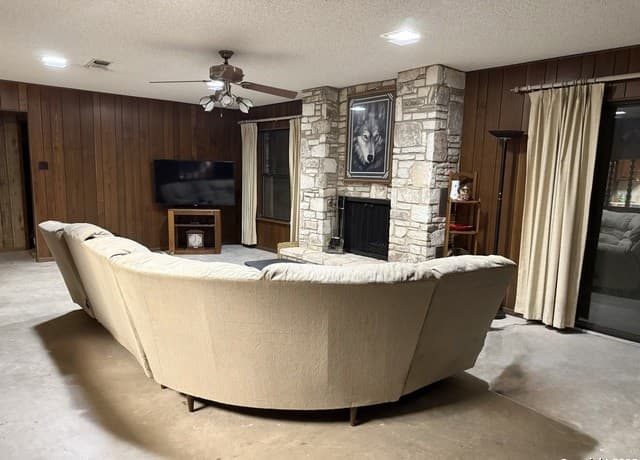 6-bedroom rental at 167 Riverwood in Boerne, TX — photo 5