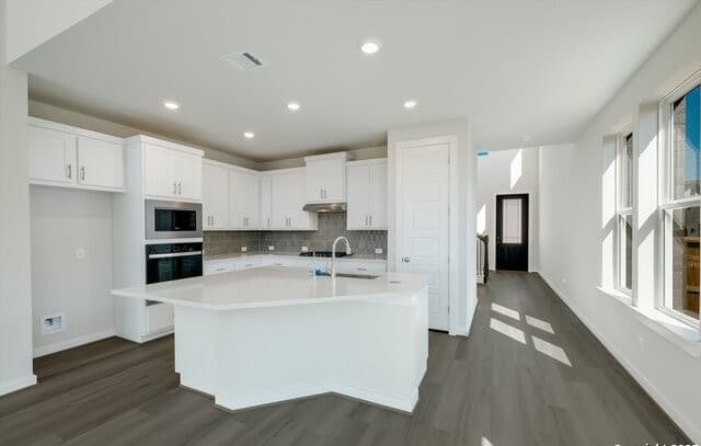 5-bedroom rental at 524 Foxbrook Way in Cibolo, TX — photo 3
