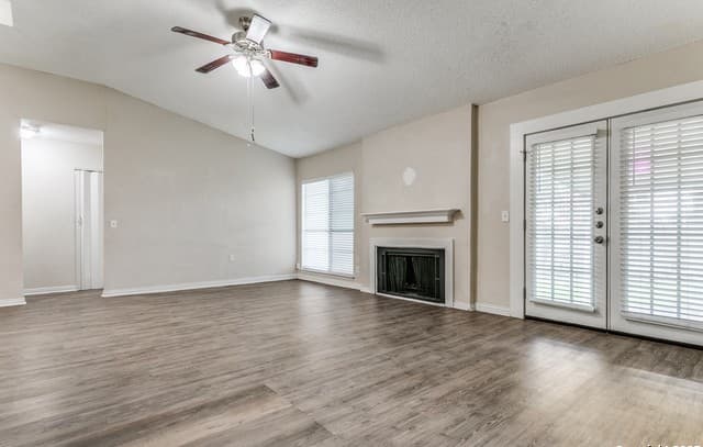 3-bedroom rental at 6815 Hillside Peak in San Antonio, TX — photo 2