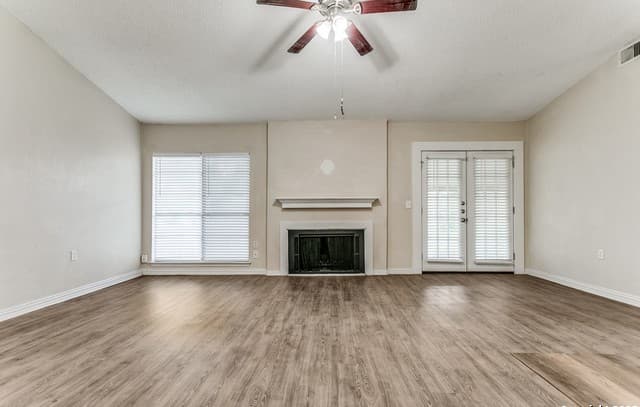3-bedroom rental at 6815 Hillside Peak in San Antonio, TX — photo 3