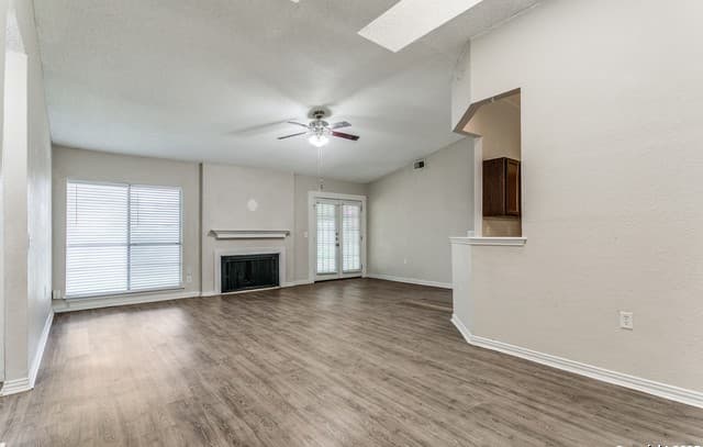 3-bedroom rental at 6815 Hillside Peak in San Antonio, TX — photo 5
