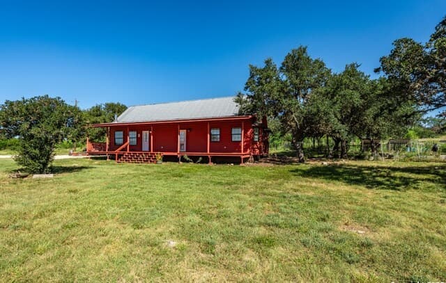 3-bedroom rental at 11234 Hwy 187 North in Utopia, TX — photo 2