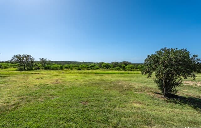 3-bedroom rental at 11234 Hwy 187 North in Utopia, TX — photo 5
