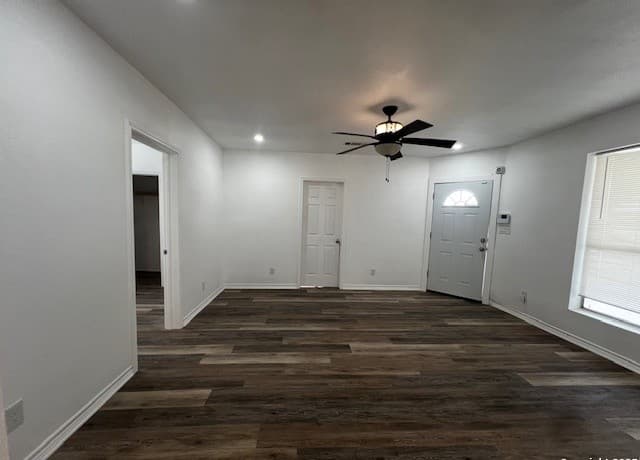2-bedroom rental at 308 W Coker in Devine, TX — photo 5