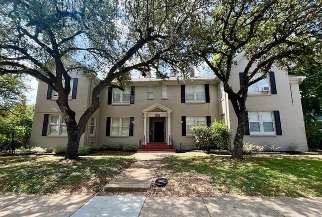 1-bedroom rental at 424 E Ashby Pl Unit 4 in San Antonio TX