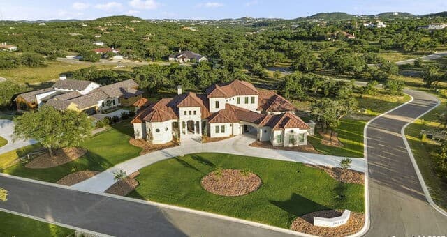 4-bedroom rental at 26012 Cotaco Creek in Boerne, TX — photo 1