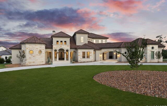 4-bedroom rental at 26012 Cotaco Creek in Boerne, TX — photo 2