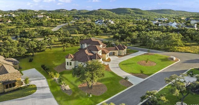 4-bedroom rental at 26012 Cotaco Creek in Boerne, TX — photo 3