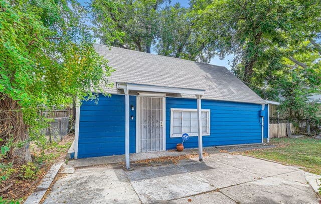 rental at 430 E Magnolia Ave in San Antonio, TX — photo 4
