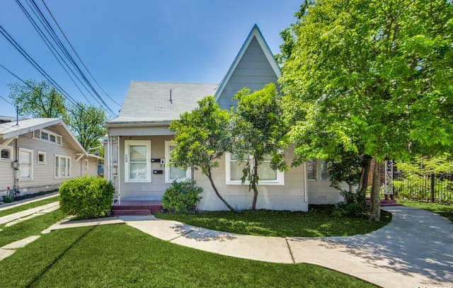 rental at 508 E Dewey Pl in San Antonio, TX — photo 1