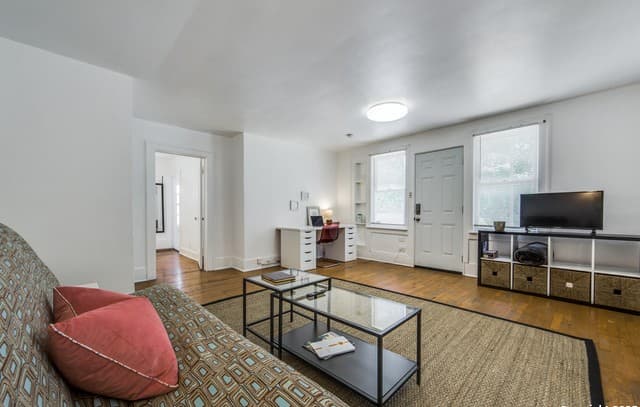 rental at 508 E Dewey Pl in San Antonio, TX — photo 4