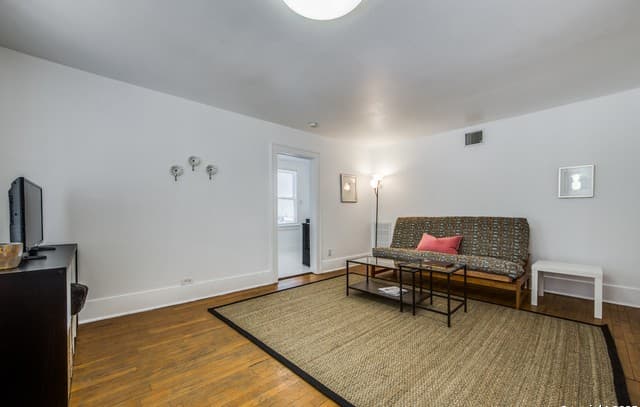 rental at 508 E Dewey Pl in San Antonio, TX — photo 5