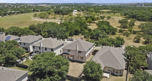 4-bedroom rental at 8747 Feather Trl in Helotes, TX — photo 2
