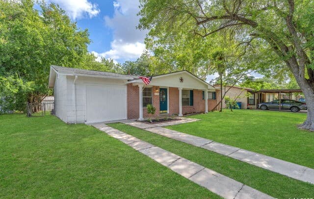 3-bedroom rental at 5131 Redding in Kirby, TX — photo 2
