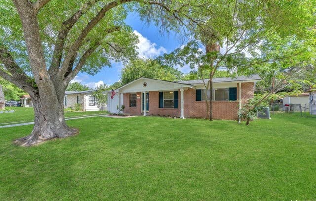 3-bedroom rental at 5131 Redding in Kirby, TX — photo 4