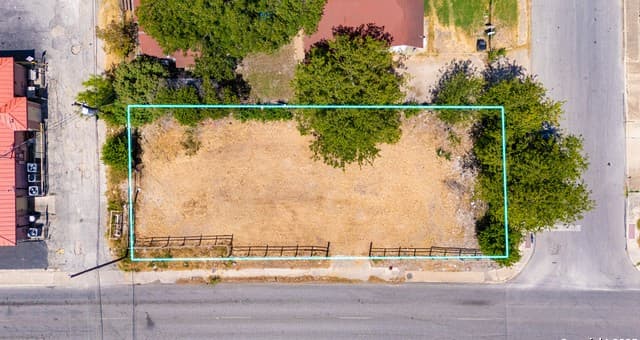 rental at 4002 W Houston St in San Antonio, TX — photo 4