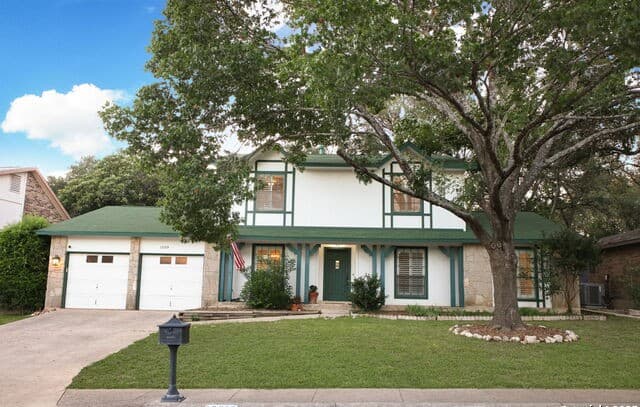 4-bedroom rental at 15319 Pebble Path in San Antonio, TX — photo 1