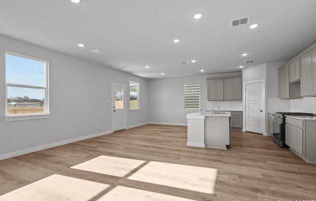 3-bedroom rental at 6523 Bufflehead Bend in Leon Valley, TX — photo 4