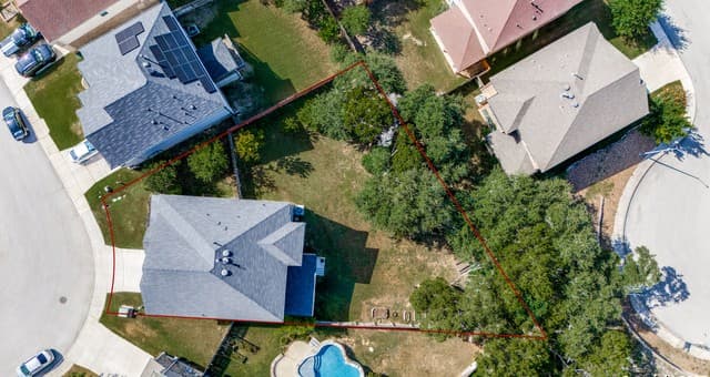4-bedroom rental at 11330 Hill Top Bnd in Helotes, TX — photo 3