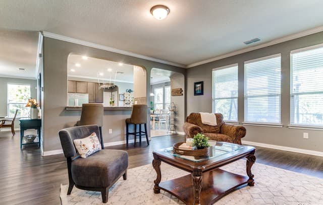 4-bedroom rental at 11330 Hill Top Bnd in Helotes, TX — photo 4