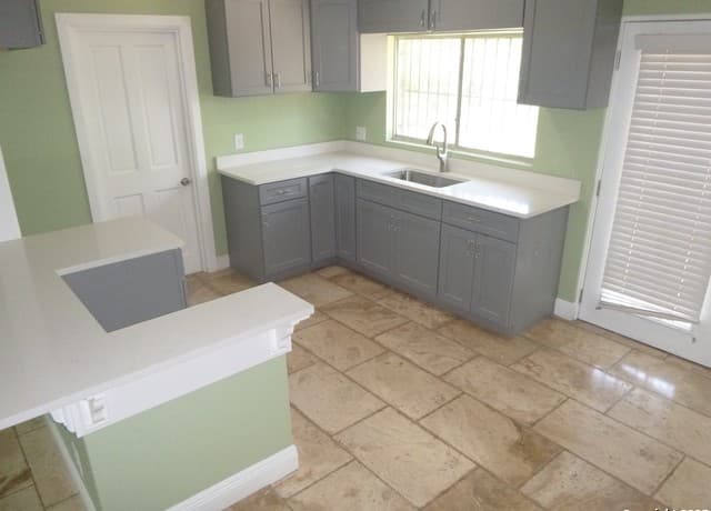 3-bedroom rental at 5927 Stoney Creek in San Antonio, TX — photo 4