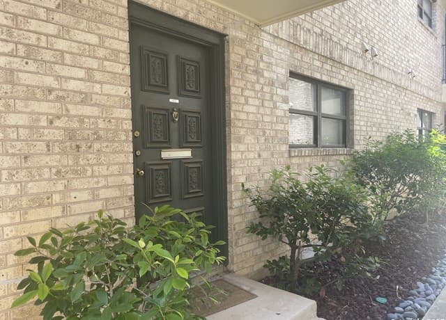 2-bedroom rental at 11843 Braesview Unit 401 in San Antonio, TX — photo 3
