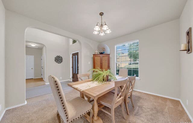 5-bedroom rental at 3134 Howling Wolf in San Antonio, TX — photo 5