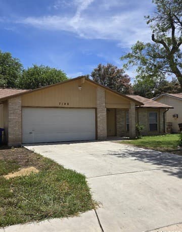3-bedroom rental at 7146 Spring Grove in San Antonio, TX — photo 1