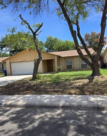 3-bedroom rental at 7146 Spring Grove in San Antonio, TX — photo 2
