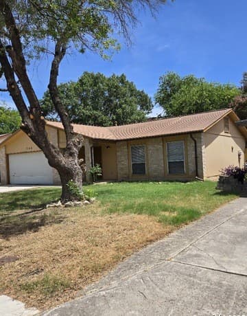 3-bedroom rental at 7146 Spring Grove in San Antonio, TX — photo 3
