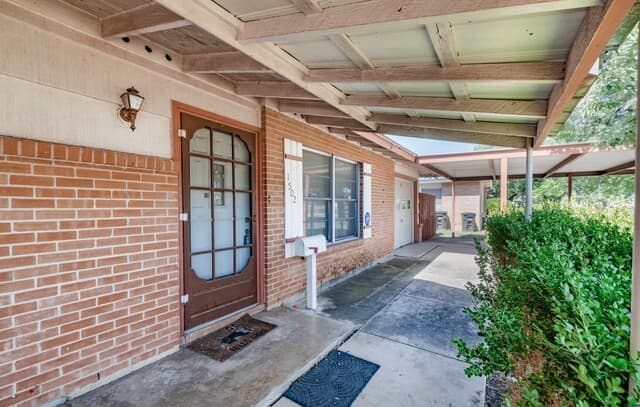 3-bedroom rental at 1502 Montview in San Antonio, TX — photo 2