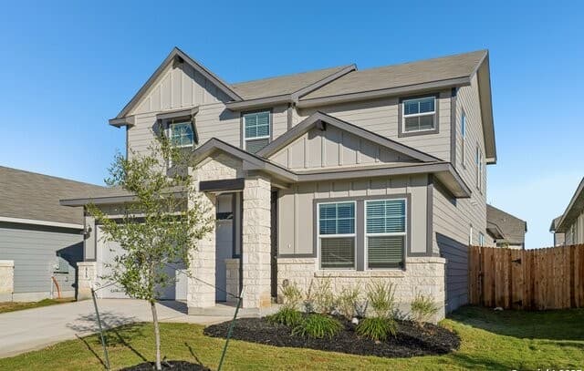 4-bedroom rental at 819 Shatterhand Blvd in San Antonio, TX — photo 3