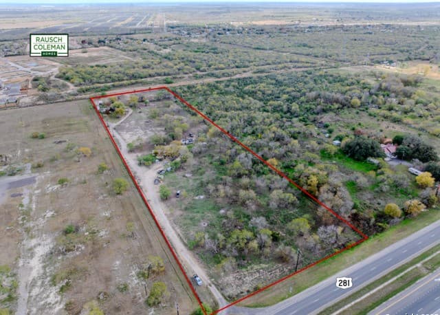 rental at 14988 S US Highway 281 in San Antonio, TX — photo 4