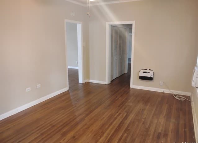 3-bedroom rental at 2008 S Olive St in San Antonio, TX — photo 5