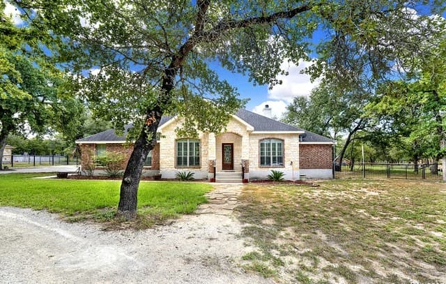 3-bedroom rental at 162 Champions in La Vernia, TX — photo 1