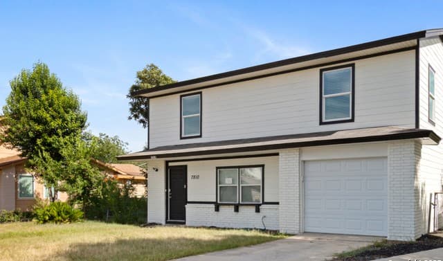 5-bedroom rental at 7810 Hobble in San Antonio, TX — photo 1
