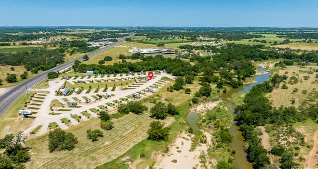 rental at 4584 E US Hwy 290 in Fredericksburg, TX — photo 2