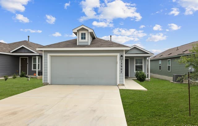 3-bedroom rental at 13907 Silos Meadows in San Antonio, TX — photo 1