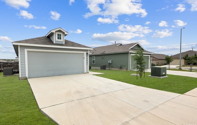 3-bedroom rental at 13907 Silos Meadows in San Antonio, TX — photo 2