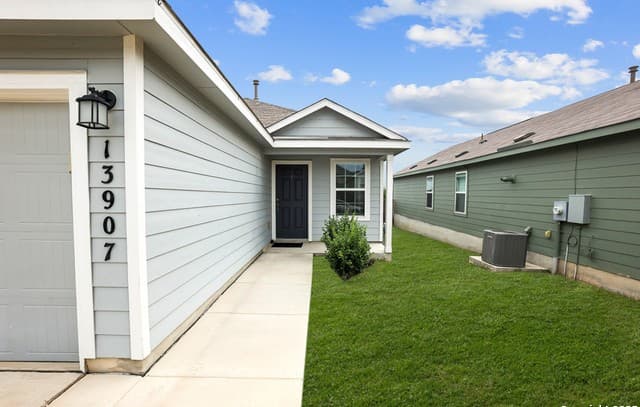 3-bedroom rental at 13907 Silos Meadows in San Antonio, TX — photo 4