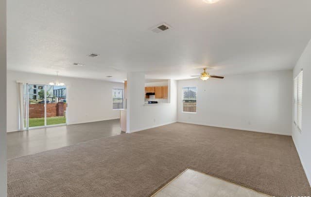 3-bedroom rental at 9423 Maraval in San Antonio, TX — photo 3