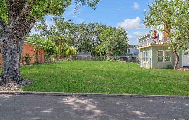 rental at 122 W Norwood Ct in San Antonio, TX — photo 2