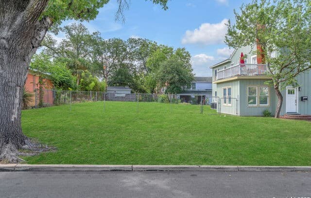 rental at 122 W Norwood Ct in San Antonio, TX — photo 3