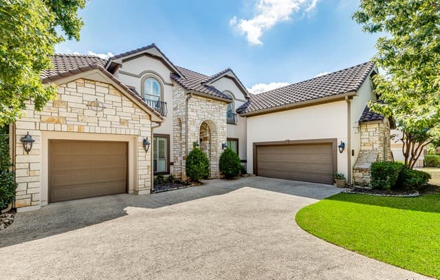 4-bedroom rental at 18210 Branson Fls in San Antonio, TX — photo 4