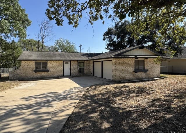 4-bedroom rental at 6006 Calgary Park in San Antonio, TX — photo 3